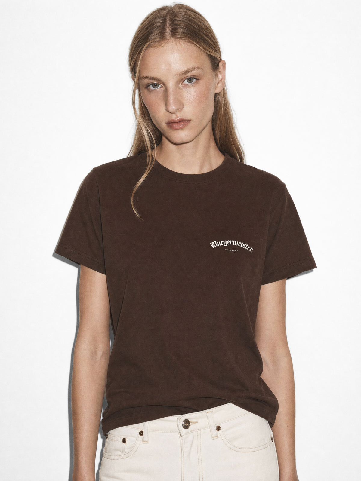 T-Shirt dunkelbraun mit off-white Burgermeister-Logo